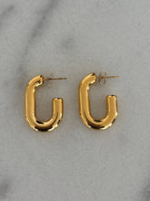 Load image into Gallery viewer, OVAL HOOPS - South Main Boutique