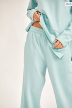 Load image into Gallery viewer, Model Blue Teal