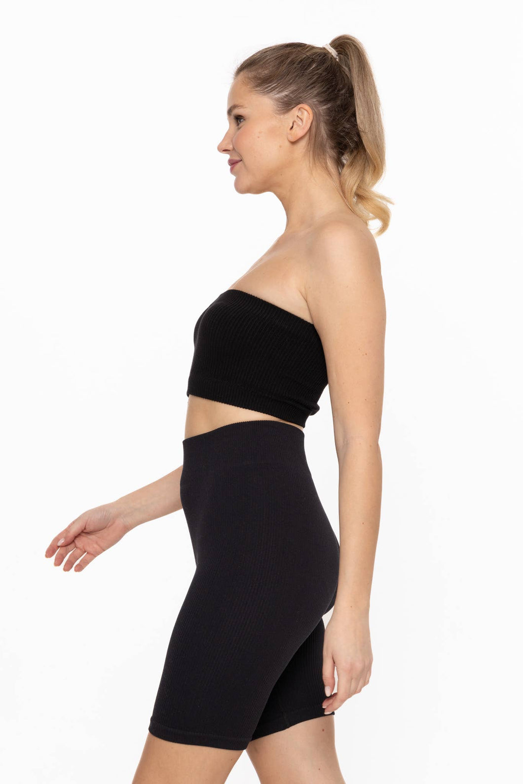 Chic Cropped Black