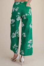 Load image into Gallery viewer, Colette Cropped Wide-Leg Flower Pants: Kelly Green / L - South Main Boutique
