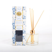 Load image into Gallery viewer, Crisp Linen Reed Diffuser
