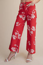 Load image into Gallery viewer, Cropped Floral - South Main Boutique
