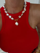 Load image into Gallery viewer, CHUNKY PEARL NECKLACE
