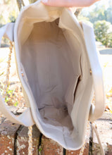 Load image into Gallery viewer, Kinzley Tote Pearl
