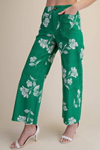 Load image into Gallery viewer, Colette Cropped Wide-Leg Flower Pants: Kelly Green / L - South Main Boutique
