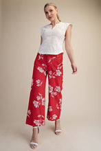 Load image into Gallery viewer, Cropped Floral - South Main Boutique
