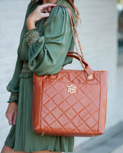 Load image into Gallery viewer, Kinzley Tote Saddle
