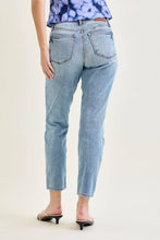 Load image into Gallery viewer, Vintage Wash Slim Fit
